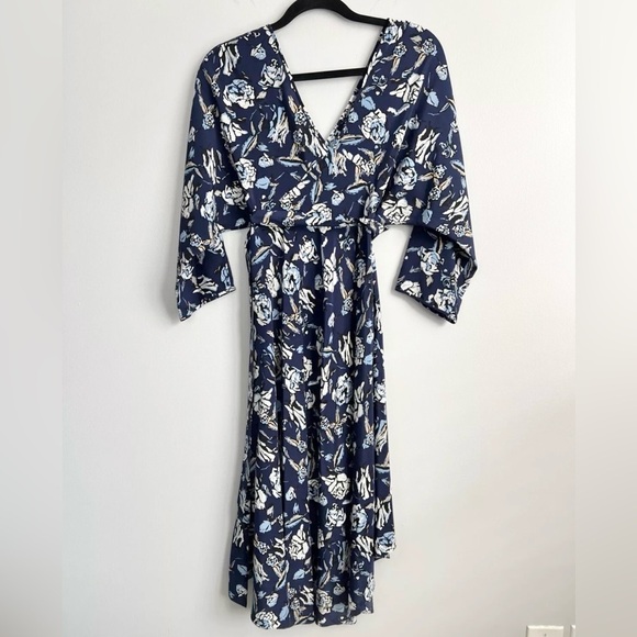 NWOT! DIANE VON FURSTENBERG Size 8 • Silk Wrap Top Blue Floral Dress. - Picture 5 of 5